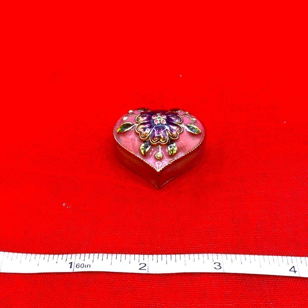 Small heart shaped trinket box marked Monet 2006 on the bottom